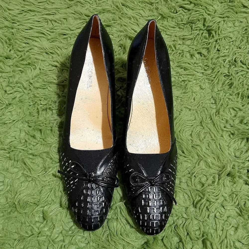 Cooperate shoe